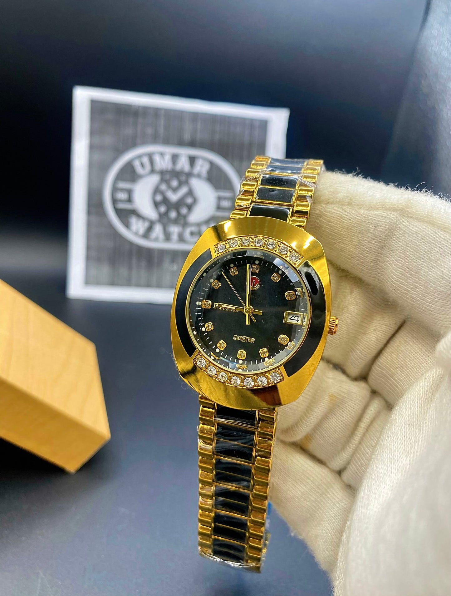 Premium Wristwatch with Crystal Markers and Date Feature