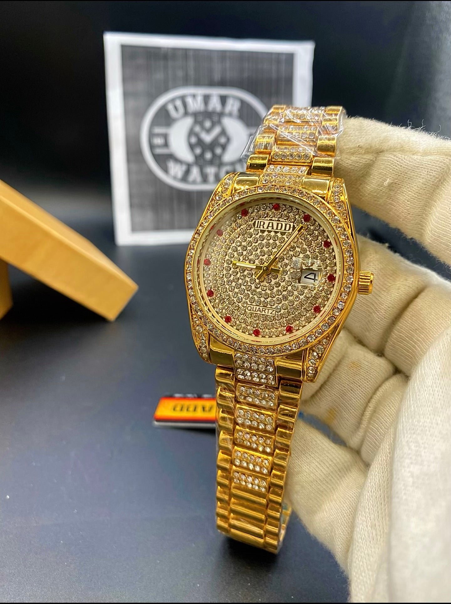 Luxury Quartz Watch with Full Crystal Detailing and Date Function Master lock