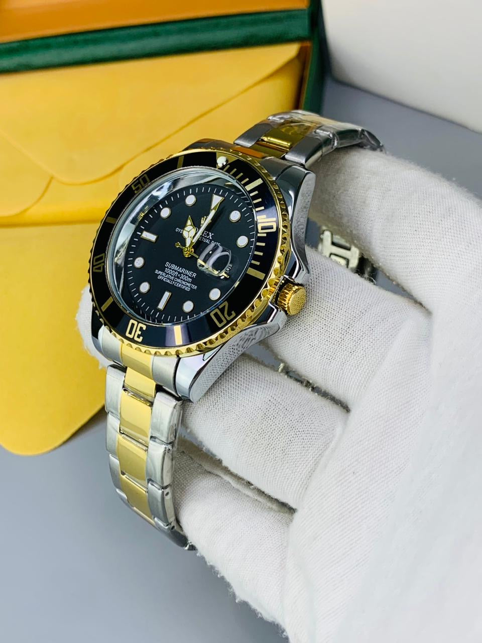 Classic Stainless Steel Watch – Dual Tone Elegance