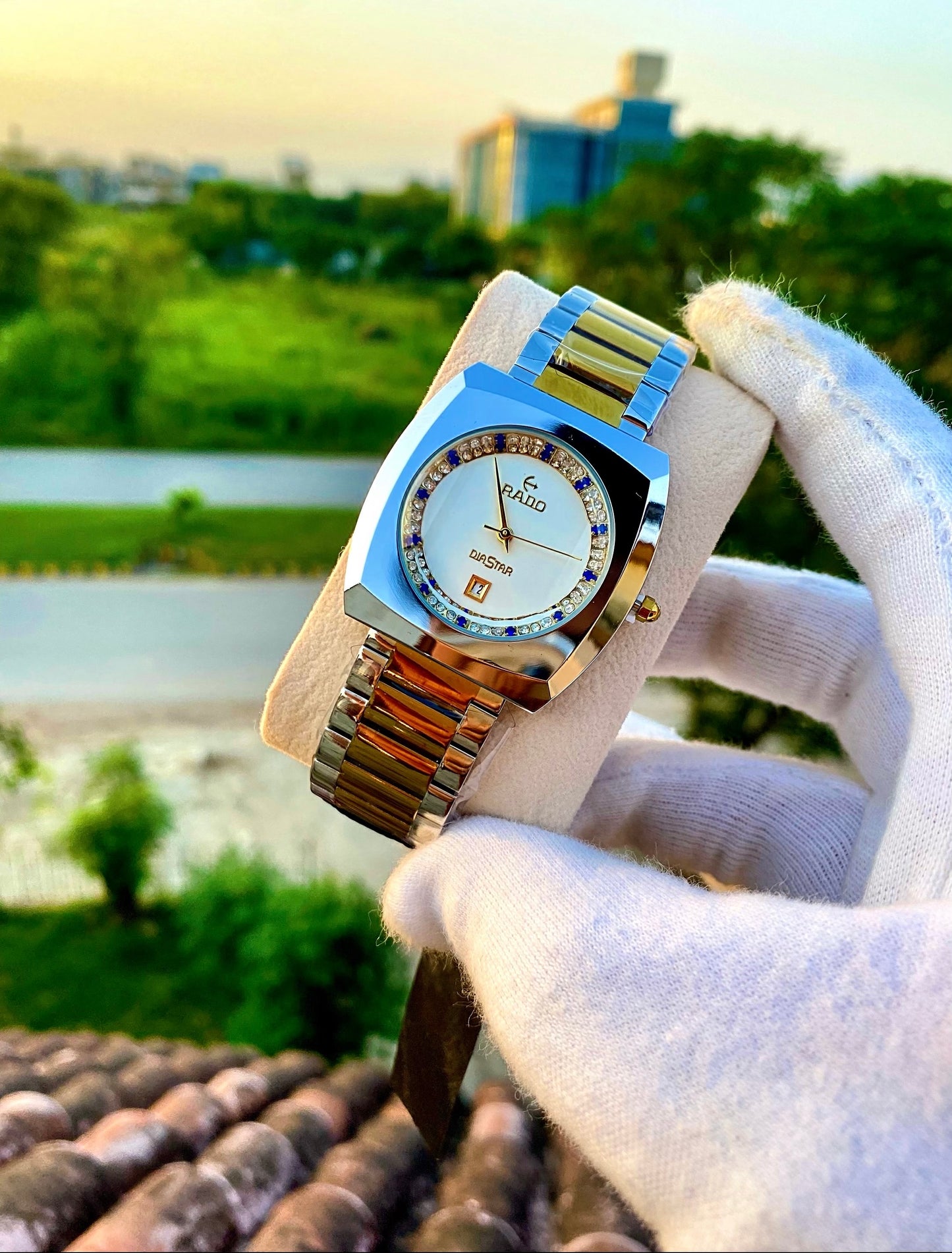 Luxury Men’s Analog Wristwatch with Crystal Detailing & Date Display