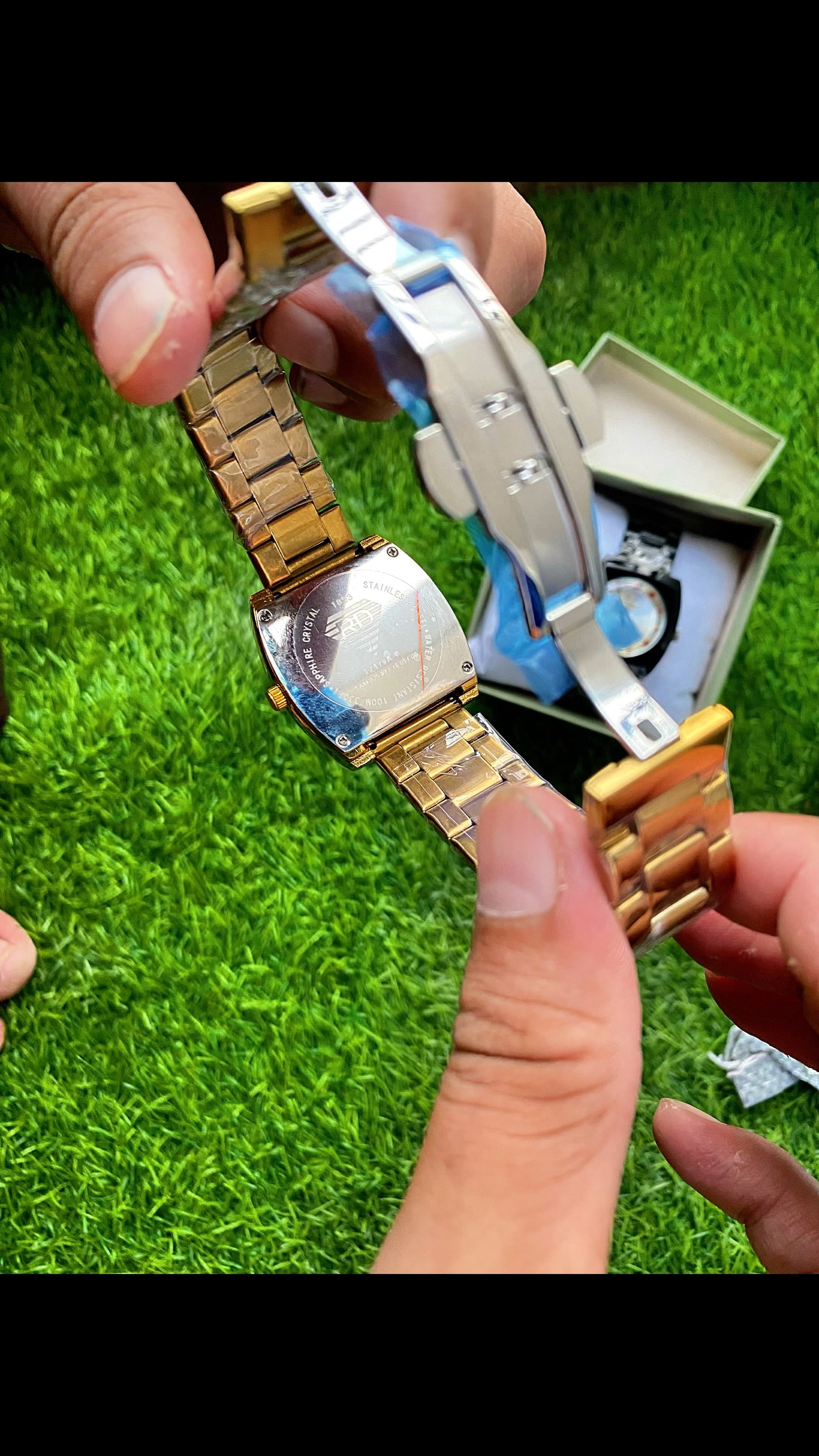 Classic Analog Wrist Watch with Elegant Design