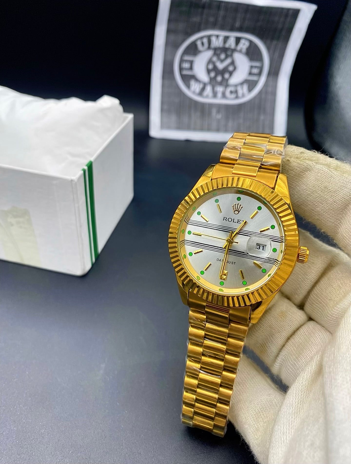 Premium Men’s Wristwatch with Elegant Two-Tone Design and Date Disply