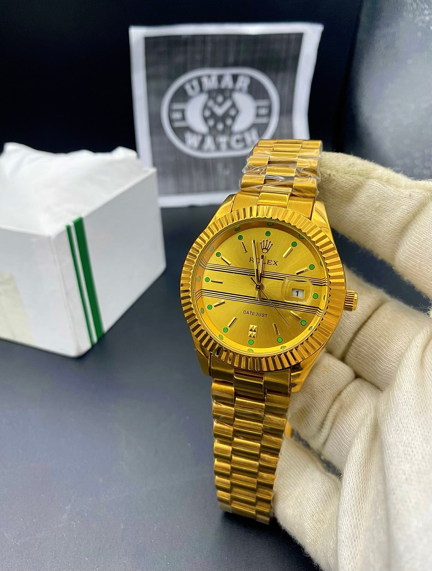 Premium Men’s Wristwatch with Elegant Two-Tone Design and Date Disply