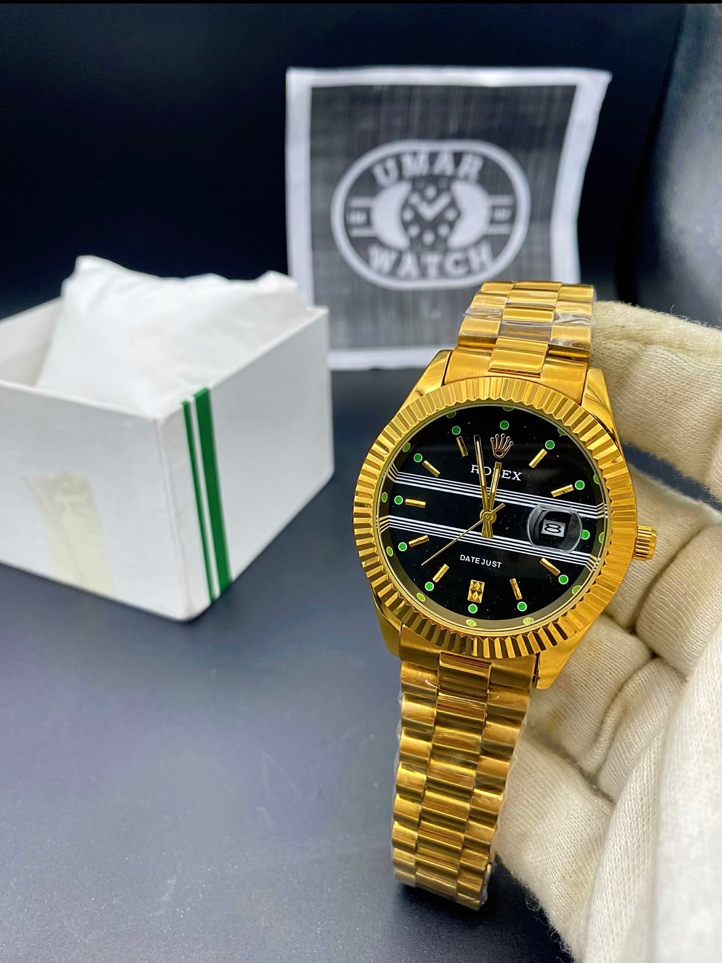 Premium Men’s Wristwatch with Elegant Two-Tone Design and Date Disply