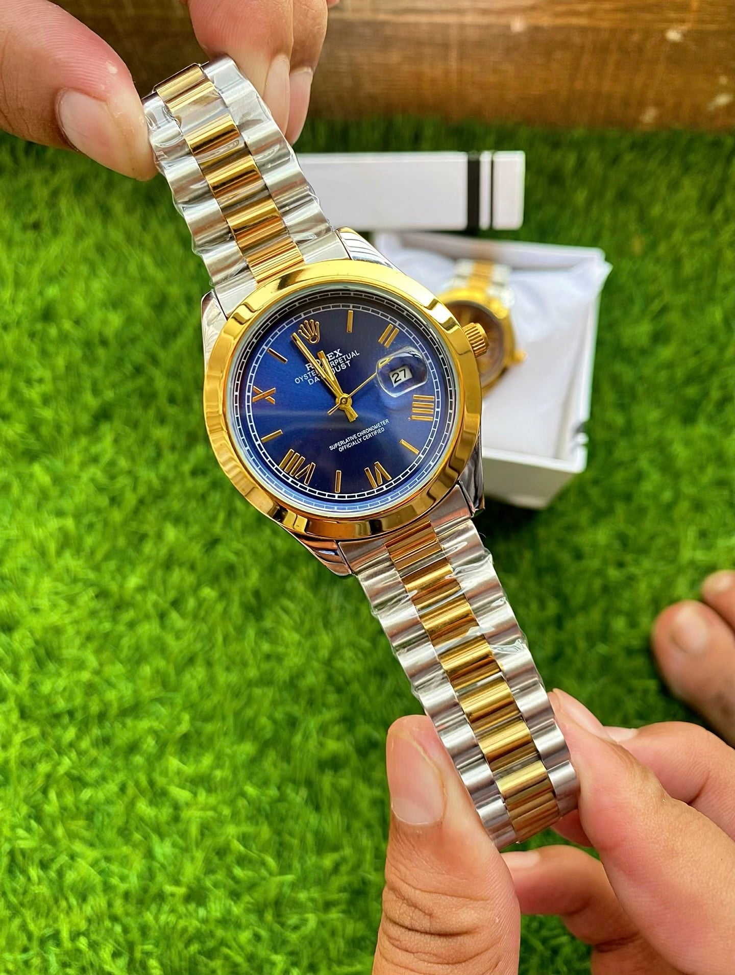 Premium Stainless Steel Timepiece with Date Feature