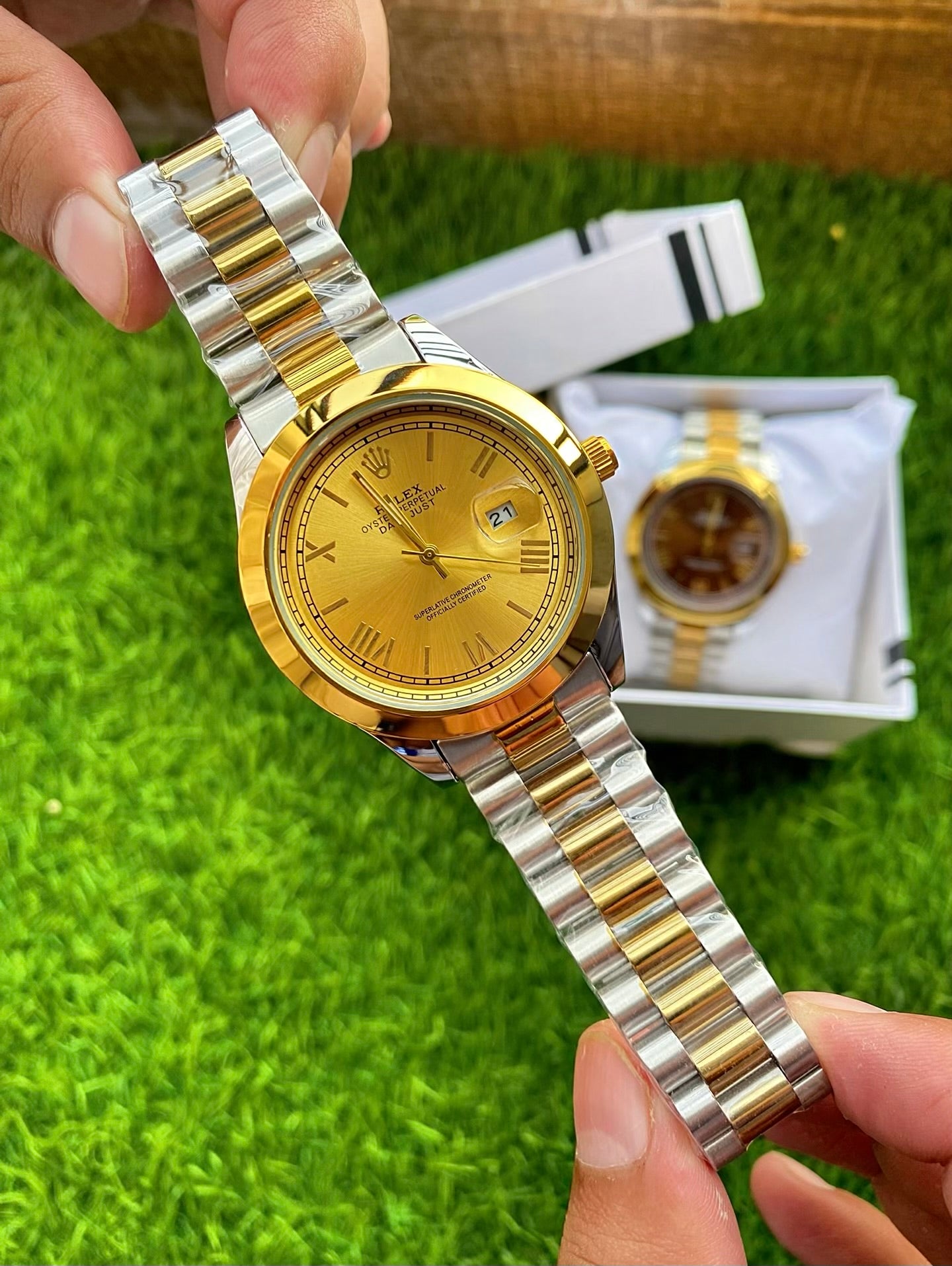 Premium Stainless Steel Timepiece with Date Feature