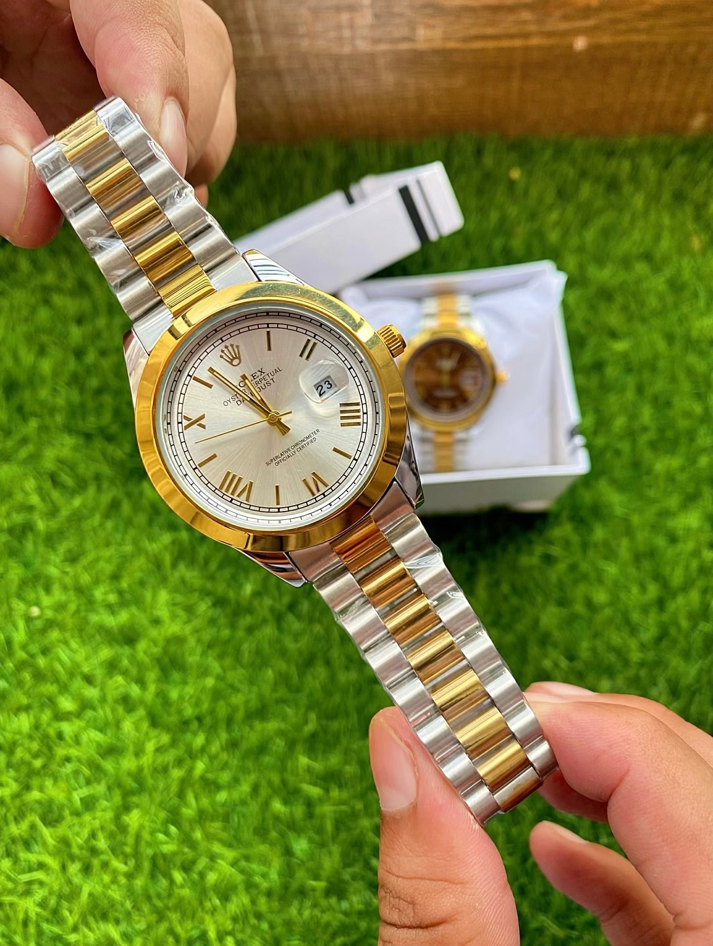 Premium Stainless Steel Timepiece with Date Feature