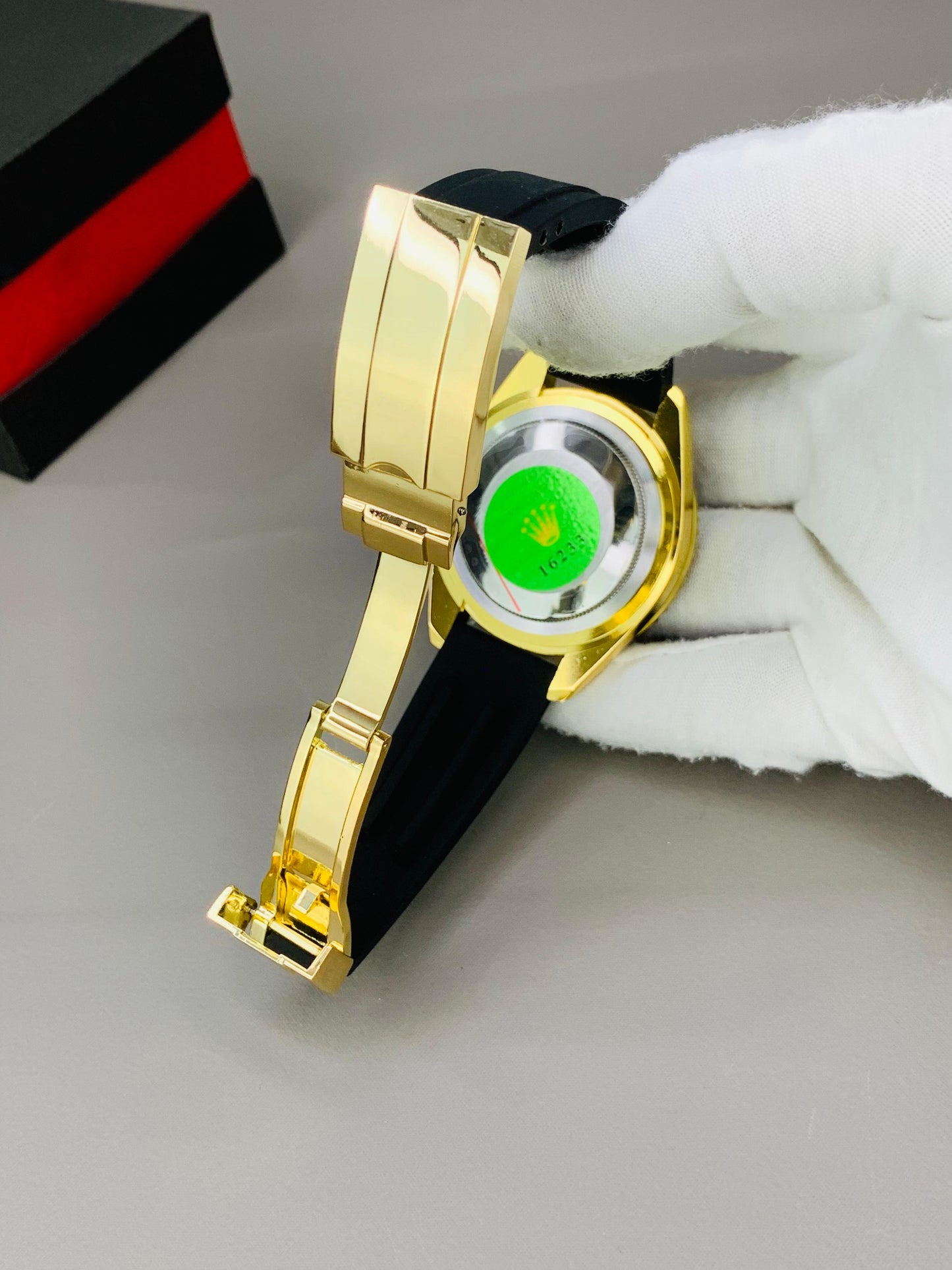 Elegant Wrist Watch for Men Master lock Date Function